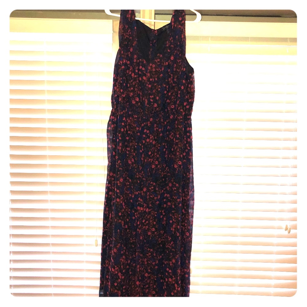 Floral Jessica Simpson maxi dress!